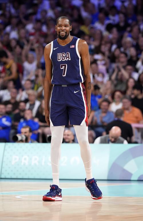 会有人为老詹让出全明星首发吗？如果会，那么是谁？