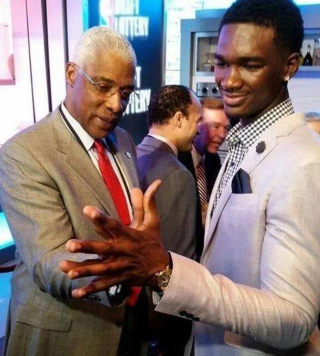 朱辰杰因伤缺席3月国足集训！伊万面临五大中卫选择