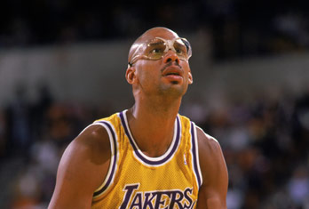 英超焦点战：纽卡斯尔联VS伯恩利——攻防博弈下的胜负天平与比分推演