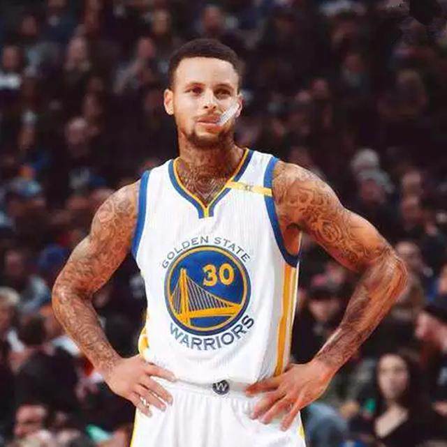 门将成最大主角，连续神扑吓傻对手