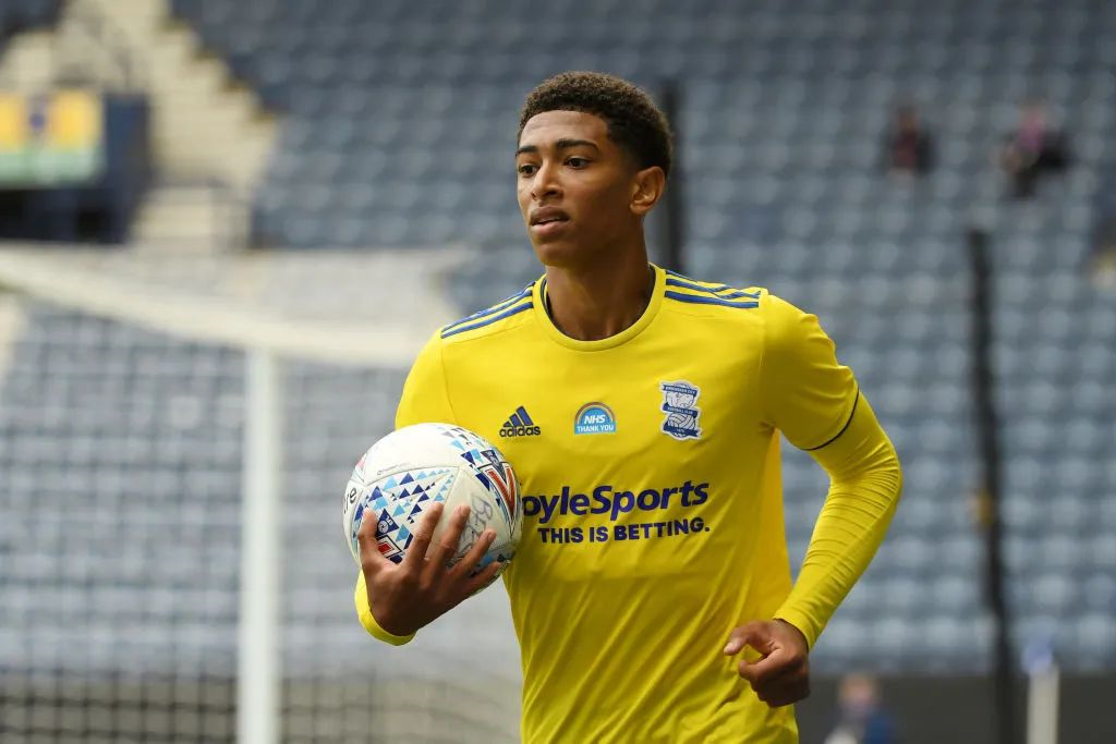 英超半场：米伦科维奇乌龙巴里破门，埃弗顿2-0诺丁汉森林