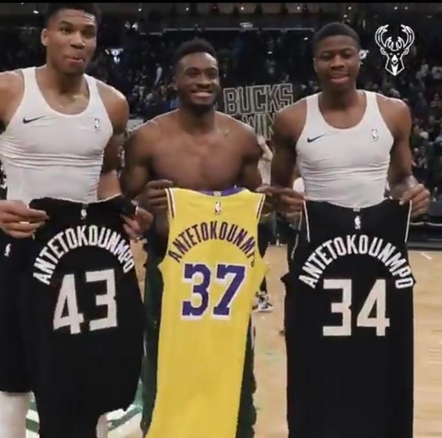 Gumayusi谈T1楼下花圈：剪完头发现花圈倒了，有点搞笑