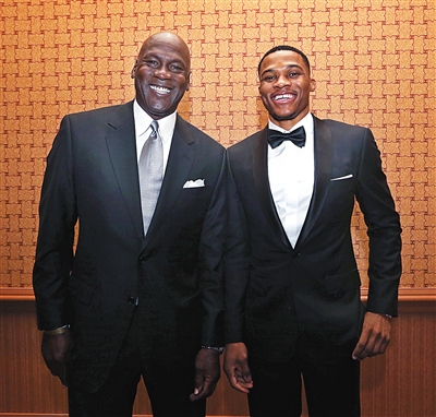 亚特兰大勇士队投手群被称为“三巨头”，由麦达克斯、葛拉文和史摩兹组成