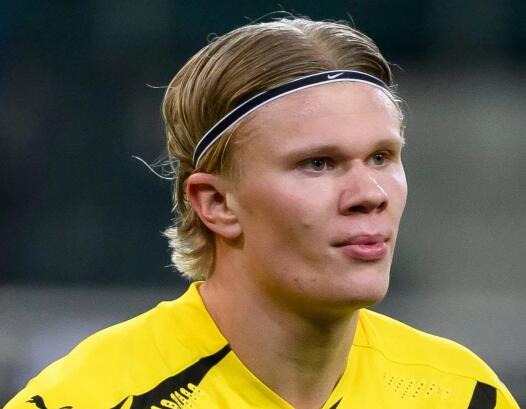 贝克汉姆的球队夺冠，全家相拥庆祝，14岁金发小七很夺目